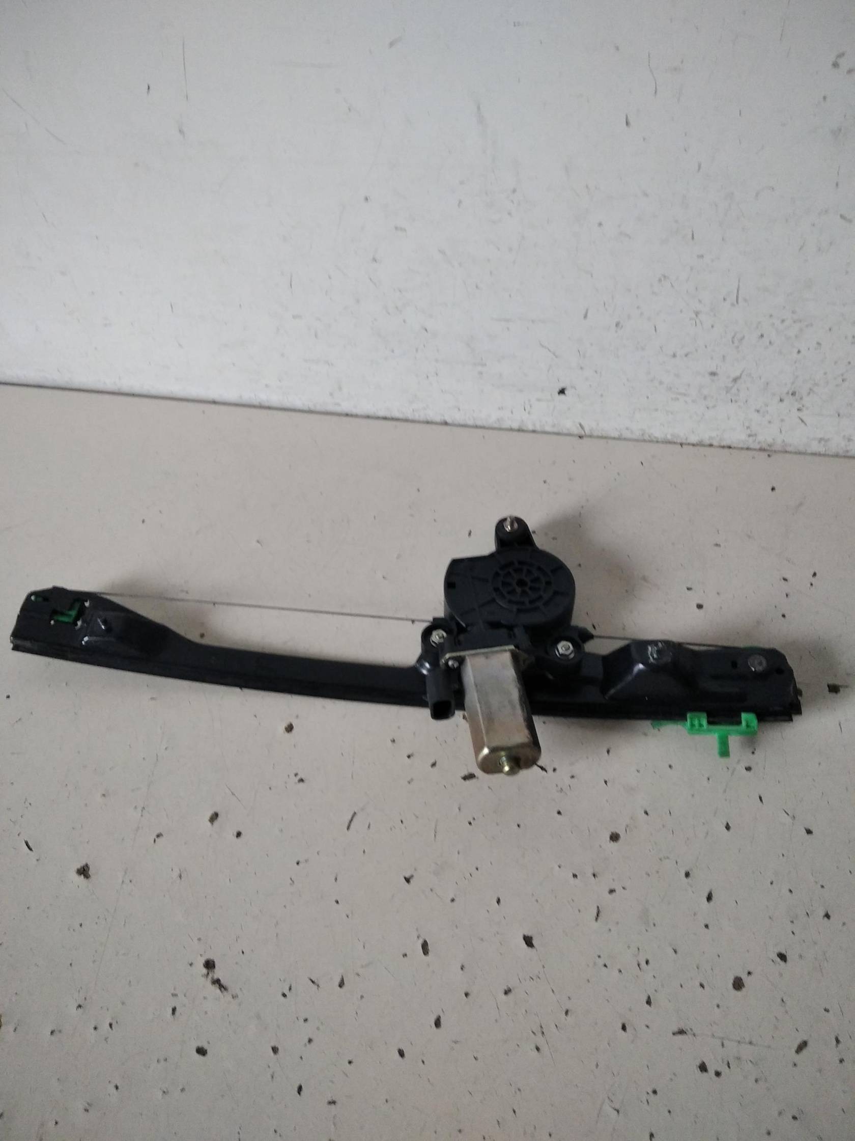 Alzacristallo elettr. porta ant. sx.